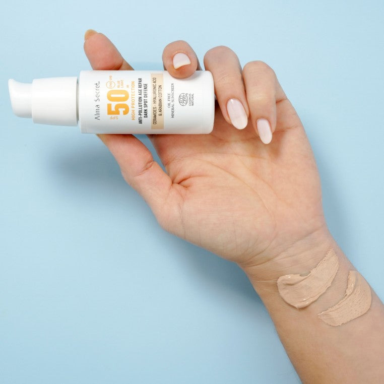 Écran Solaire Visage Teinté SPF 50 – Sand